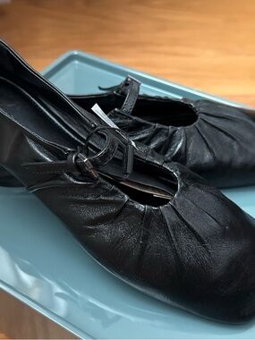 NWT $220 Massimo Dutti Black Leather Mary Jane Flats w Gathered Detail Sz 39/9